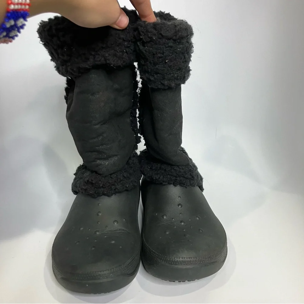 Crocs Nadia pull on boots Sherpa lined‎ black womens size 8 casual winter